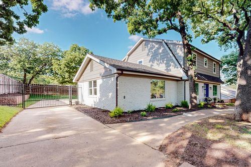 53 Devonshire Dr, Bedford, TX, 76021-4614 | Card Image