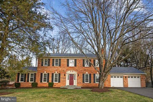 11922 Holly Spring Dr, GREAT FALLS, VA, 22066-1204 | Card Image