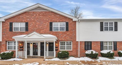 9206 Eager Rd, Brentwood, MO, 63144-1123 | Card Image