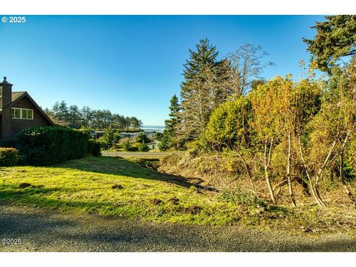 30 Jonis Way, Yachats, OR, 97498-9595 | Card Image