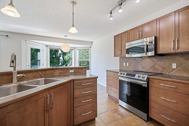19 Rockyspring Green Nw, House other with 4 bedrooms, 4 bathrooms and 4 parking in Calgary AB | Image 13