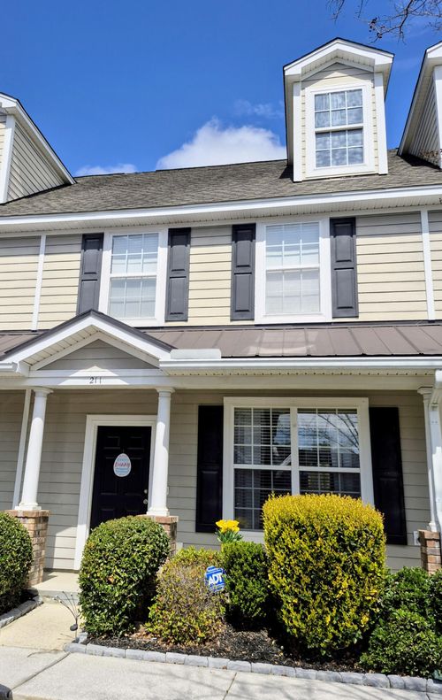 211 Hemingway Cir, Summerville, SC, 29483-8043 | Card Image