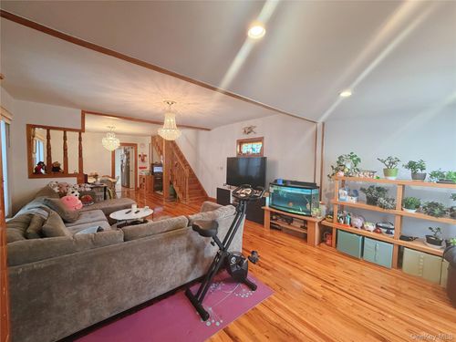 9011 75th St, Woodhaven, NY, 11421-2802 | Card Image