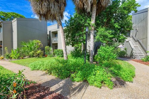 110-110 Woodland Pl, OSPREY, FL, 34229-9545 | Card Image