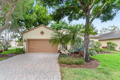 8232 Grand Messina Circle, House other with 3 bedrooms, 2 bathrooms and null parking in Boynton Beach FL | Image 2