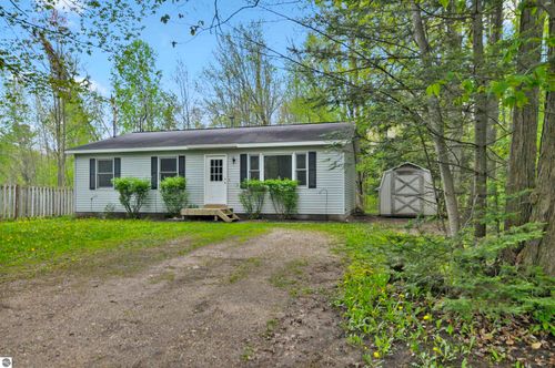 142 Fern Ave, Cadillac, MI, 49601-9616 | Card Image