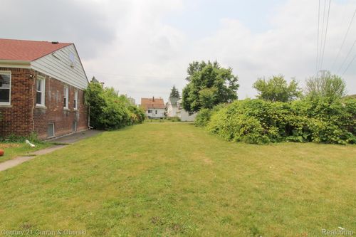 5861 Bingham St, Dearborn, MI, 48126-2233 | Card Image