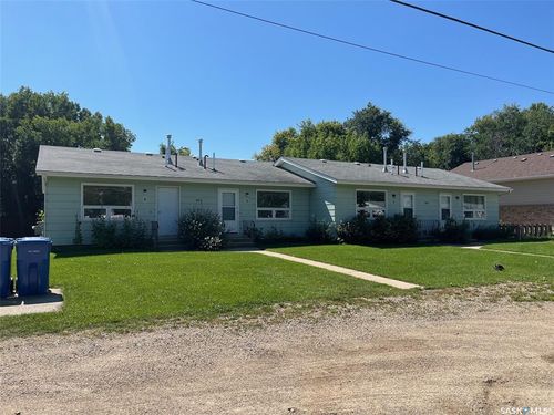 1-16-837/841&amp;84 Peters Ave, Oxbow, SK, S0C2B0 | Card Image
