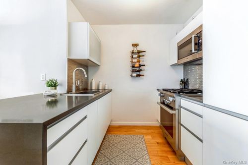 28e-474 48th Ave, Long Island City, NY, 11109-5621 | Card Image