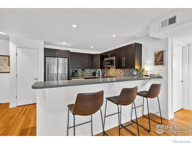 Peninsula Seating in Kitchen | Image 9