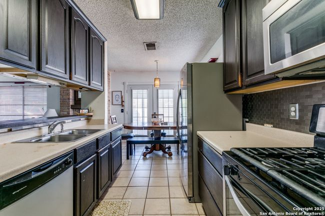9921 Flatland Trl, House other with 3 bedrooms, 2 bathrooms and null parking in Converse TX | Image 6