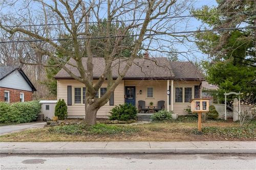 24 Central Park Ave, Dundas, ON, L9H2M7 | Card Image