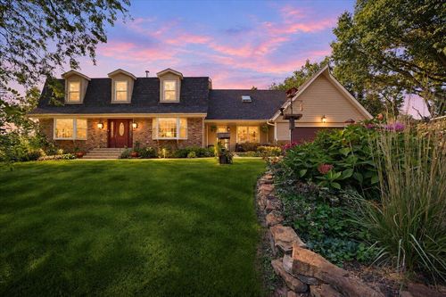 628 Hazelwood Path, Valparaiso, IN, 46385-8943 | Card Image