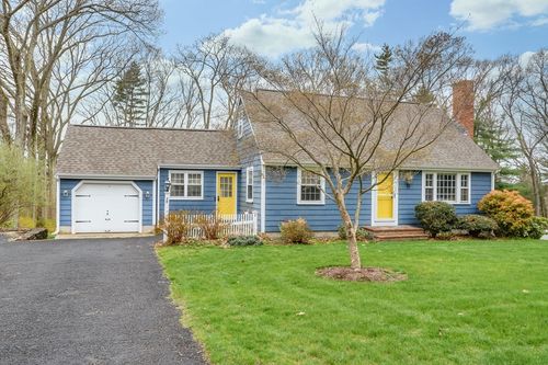 39 Old North Rd, Hudson, MA, 01749-2807 | Card Image