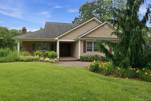 42 Mclane Dr, Dix Hills, NY, 11746-5526 | Card Image