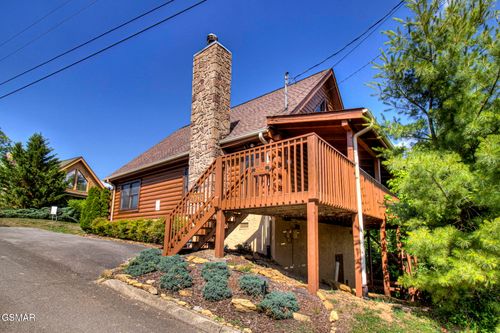 2048 Eagle Feather Dr, Sevierville, TN, 37876-0687 | Card Image