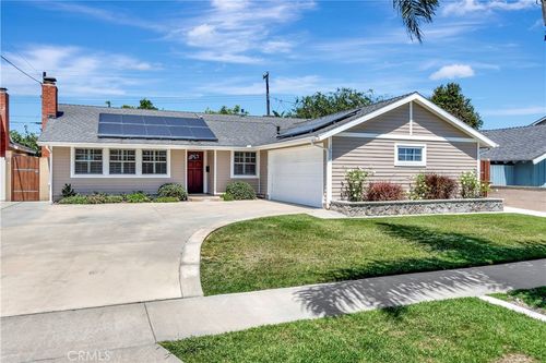 17751 Prescott Ln, Huntington Beach, CA, 92647-6431 | Card Image
