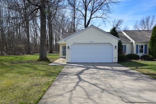 2121 Oakwood Ct, Avon, OH, 44011-1543 | Card Image