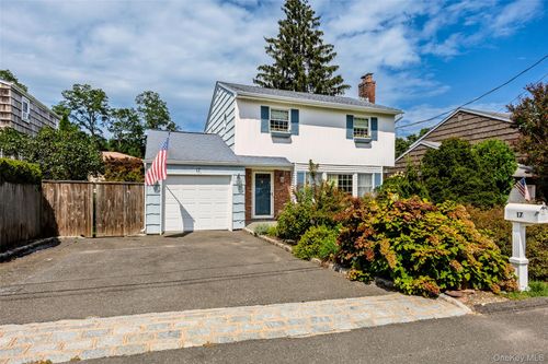 17 Sea Ridge Ct, Huntington, NY, 11743-1860 | Card Image