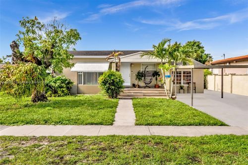 340 W 55th St, Hialeah, FL, 33012-2733 | Card Image