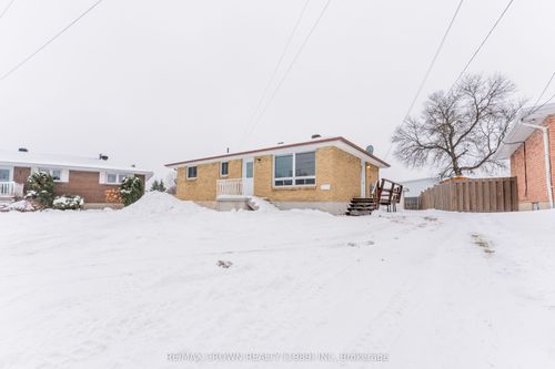 5 Brown Cres, Kapuskasing, ON, P5N2P6 | Card Image