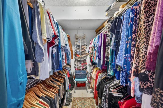 Large Walk In Closet | Image 27