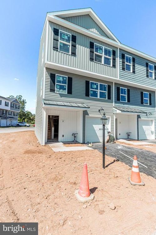 19-19 Landing Pl, YORK, PA, 17408-6375 | Card Image