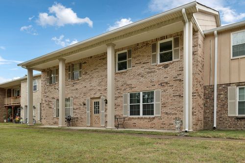 88-1301 Neelys Bend Rd, Madison, TN, 37115-5587 | Card Image