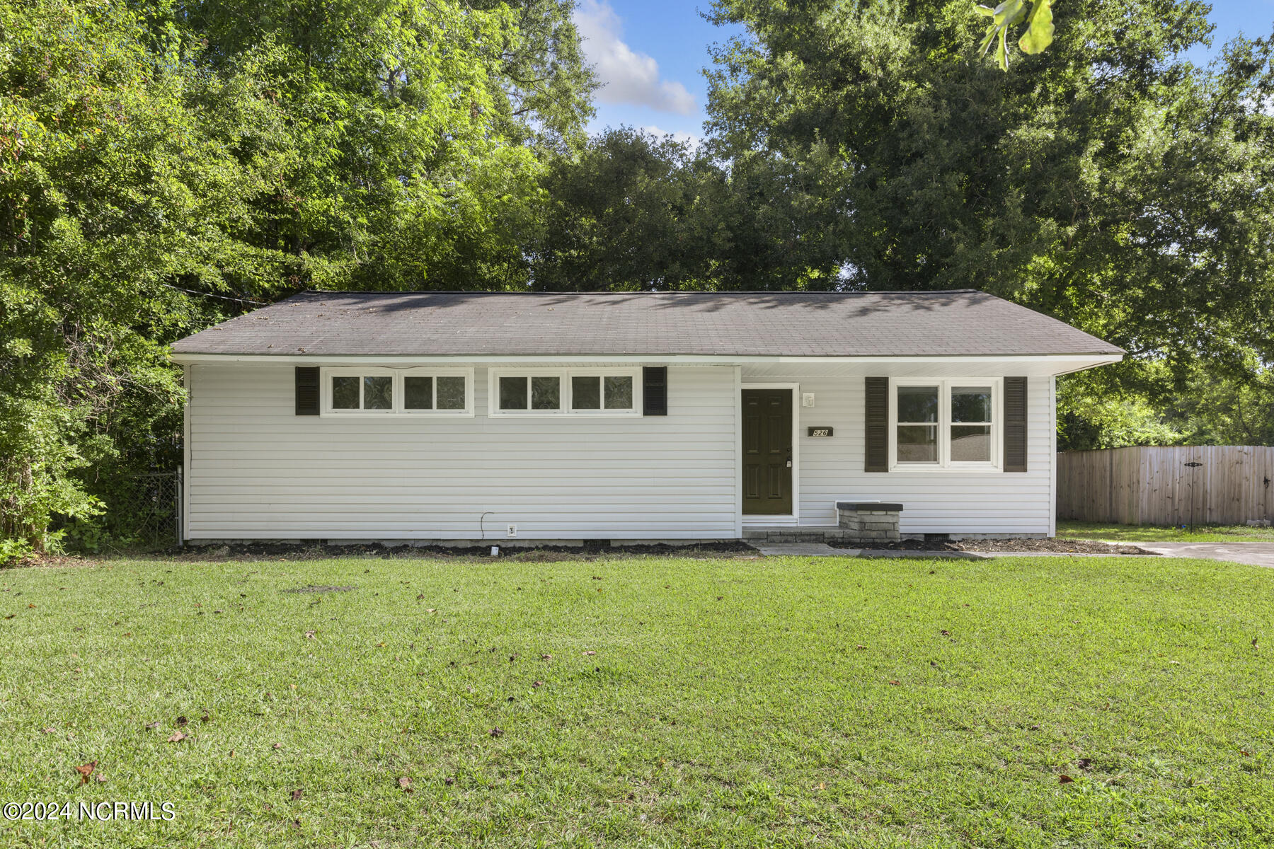 Oak Ln, Jacksonville, NC 28540