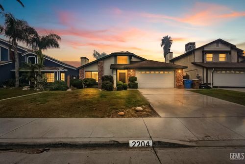 2204 Kelso Peak Ave, Bakersfield, CA, 93304-6945 | Card Image
