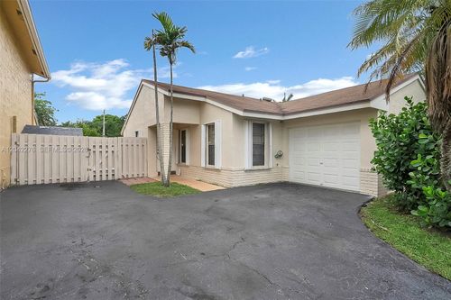 681 Thornridge Ave, Davie, FL, 33325-6380 | Card Image