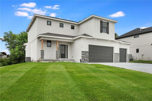 3904 Sw Flintrock Dr, Lee's Summit, MO, 64082-3825 | Card Image