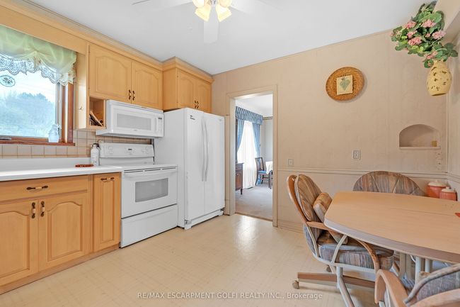 86 Maple Ave, House other with 2 bedrooms, 2 bathrooms and 15 parking in Dundas ON | Image 22