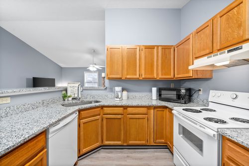 2921 Pawnee Dr, Hopkinsville, KY, 42240-7300 | Card Image