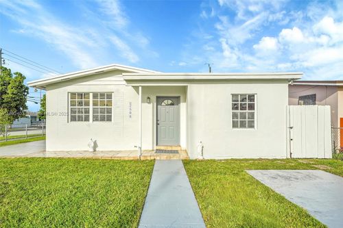 2506 W 9th Ct, Hialeah, FL, 33010-1222 | Card Image