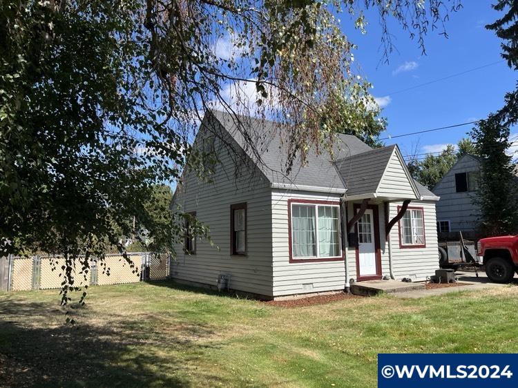 Pine St, Salem, OR 97301