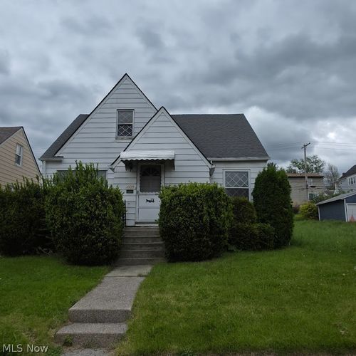 4935 E 86th St, Garfield Heights, OH, 44125-2022 | Card Image