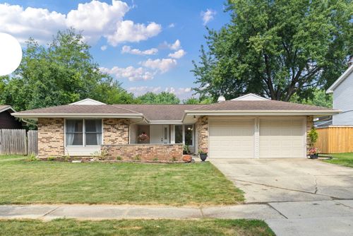 121 Newport Dr, Bolingbrook, IL, 60440-2826 | Card Image