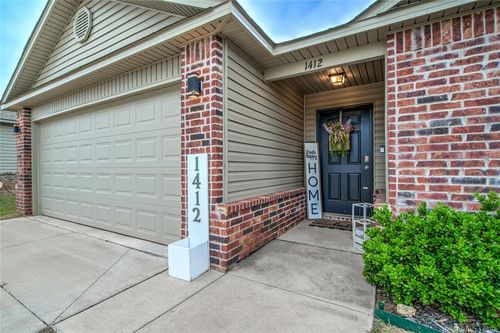 1412 Peridot Ln, Noble, OK, 73068-0048 | Card Image