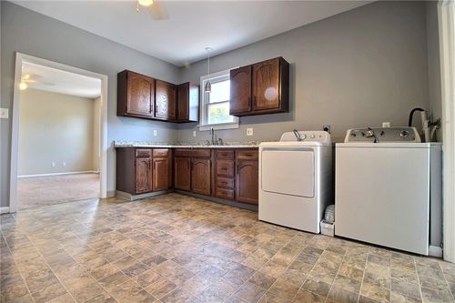 2-33 Railroad Ave, Westerly, RI, 02891-1817 | Card Image