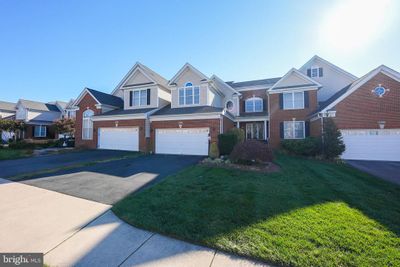 22988 Weybridge Square, Home with 3 bedrooms, 4 bathrooms and null parking in BROADLANDS VA | Image 1