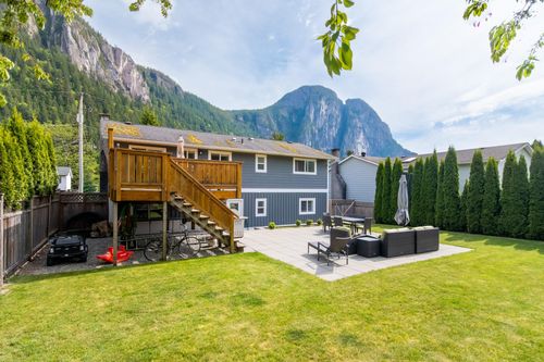 38305 Fir St, Squamish, BC, V8B0W9 | Card Image