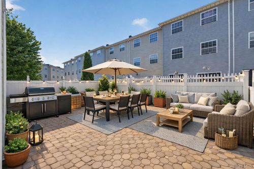93 Admiral Ct, Bronx, NY, 10473-2488 | Card Image