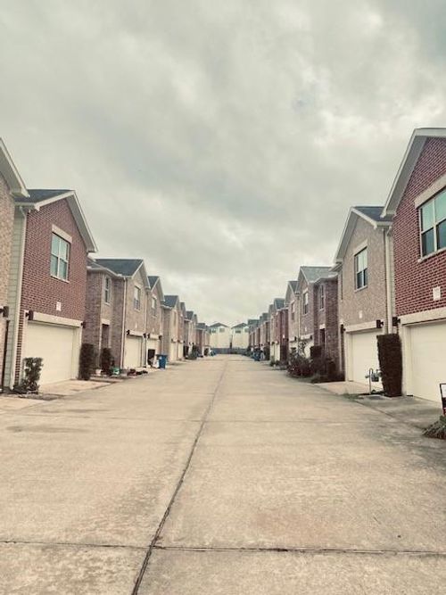 3729 Main Poplar Dr, Houston, TX, 77025-3125 | Card Image