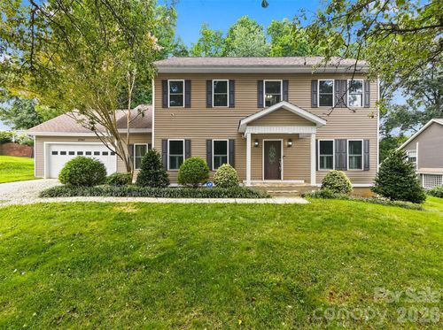 2941 8th Street Ct Ne, Hickory, NC, 28601-9642 | Card Image