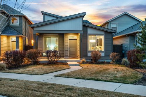 3886 Sw Coyote Ln, Redmond, OR, 97756-7283 | Card Image