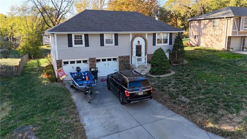 1917 Se Abbey St, Blue Springs, MO, 64014-4016 | Card Image