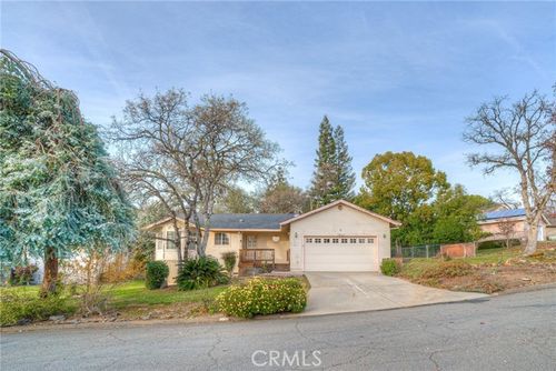 22 Executive Ave, Oroville, CA, 95966-9475 | Card Image