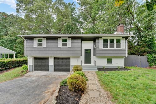 9 Parkwood Dr, Gales Ferry, CT, 06335-1634 | Card Image