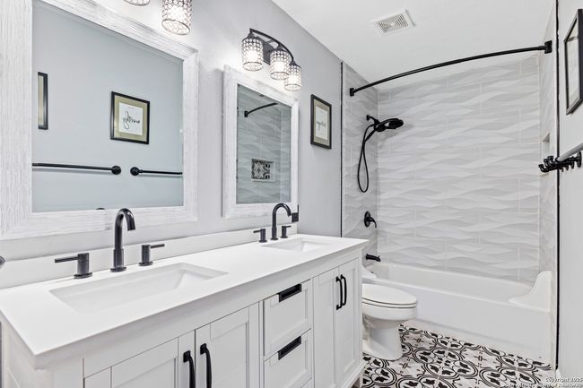 1687 Fir Cir, House other with 4 bedrooms, 3 bathrooms and null parking in Schertz TX | Image 31